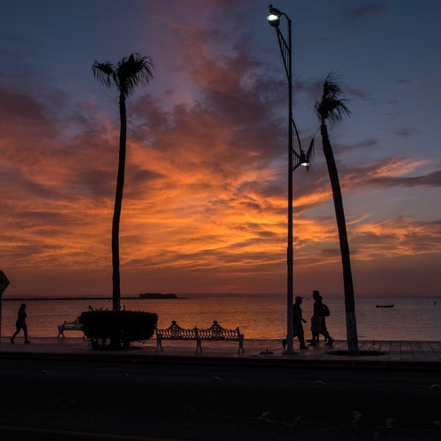 DSCF8283 tramonto a La Paz_